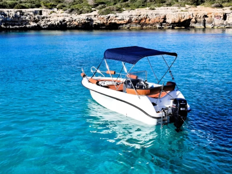 Bateau à moteur à louer à Ciutadella de Menorca au meilleur prix