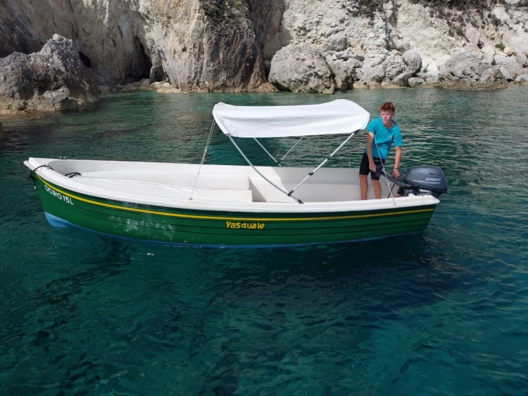 Louer Bateau à moteur avec ou sans skipper Nautis à Ponza