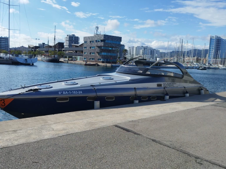 Bateau à moteur à louer à Badalona au meilleur prix
