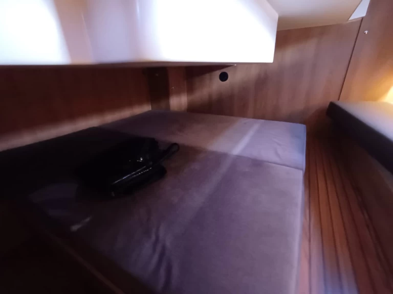 Nikhen Nikhen Aquasun 34 Sedan LP a louer à Seget Donji