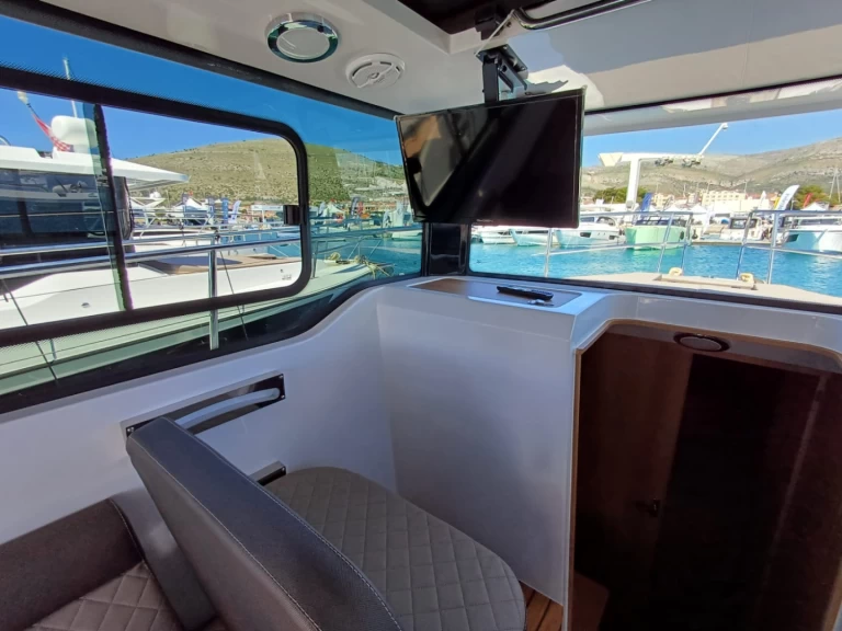 Louer Bateau à moteur avec ou sans skipper Nikhen à Seget Donji