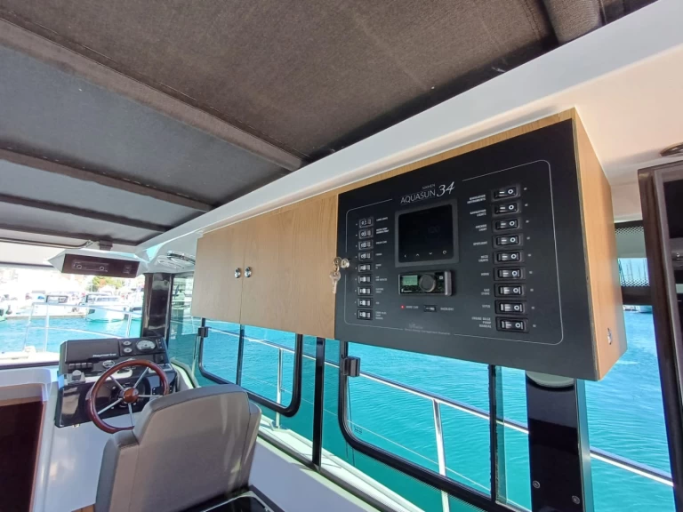 Location Bateau à moteur Nikhen avec permis