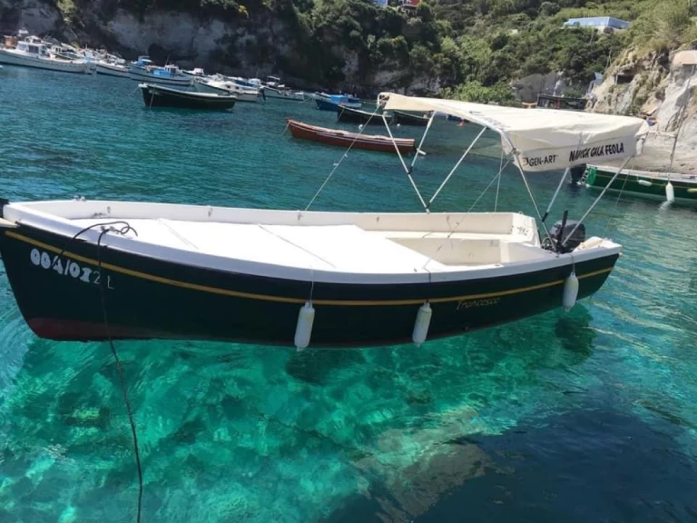 Bateau à moteur à louer à Ponza au meilleur prix
