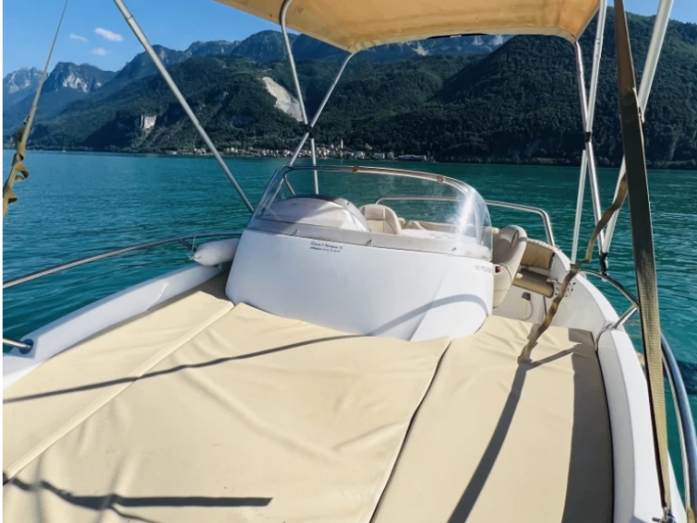 Location Bateau à moteur Bénéteau avec permis