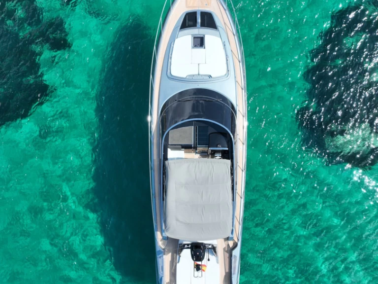 Location Bateau à moteur RIVA RIVALE 56 avec permis