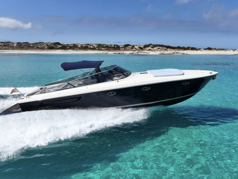 ITAMA 40 SWEET CAROLINE a louer à Santa Eulària des Riu