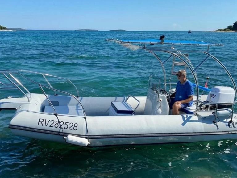 Location Bateau à moteur Prestige avec permis