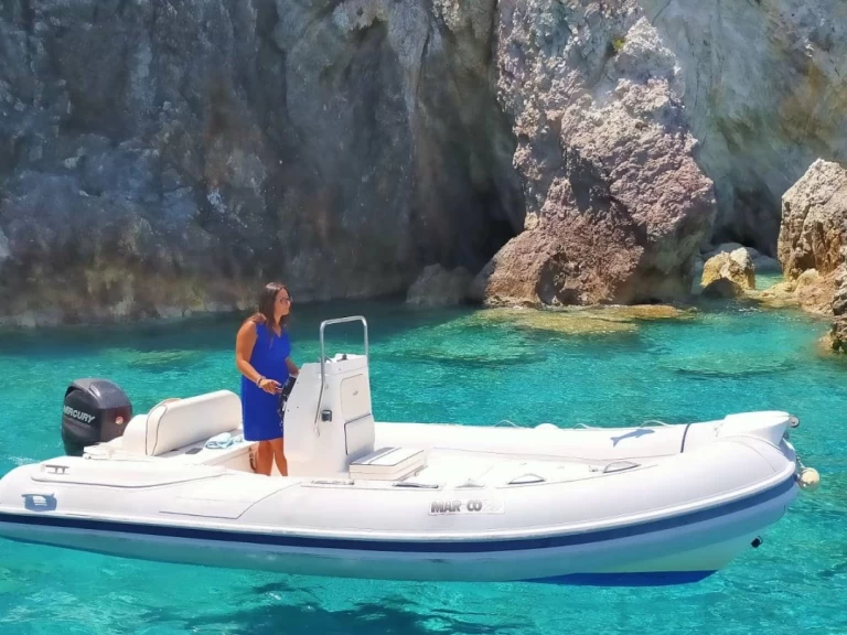 Semi-rigide à louer à Ponza au meilleur prix