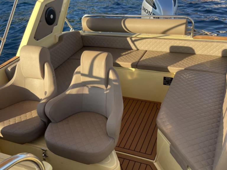 Louez un Aquamax 23 à Hvar