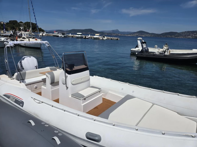 Location bateau Giens pas cher Selva D730
