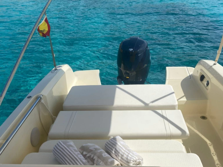 Location à Sant Antoni de Portmany - Invictus  Invictus 200SX sur SamBoat