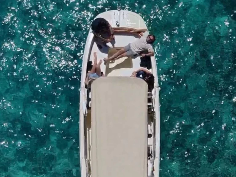 Location bateau Sant Antoni de Portmany pas cher Invictus 200SX