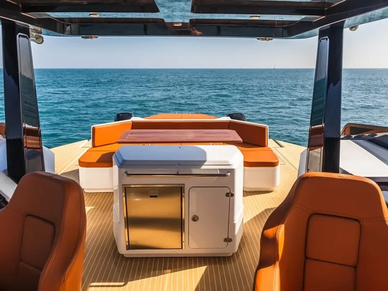 Location Bateau à moteur HOUSE OF HÜTTER avec permis