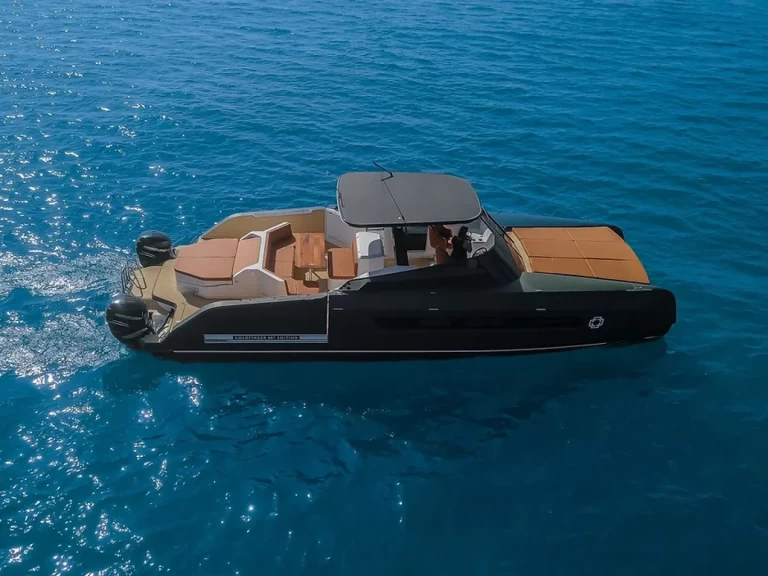 Louez un HOUSE OF HÜTTER DR. NO à Ibiza (Ville)