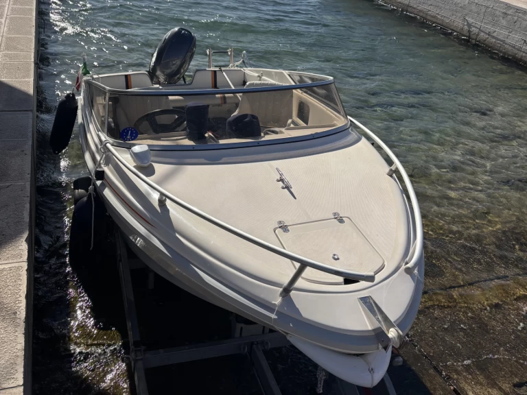 Location Bateau à moteur Rio avec permis