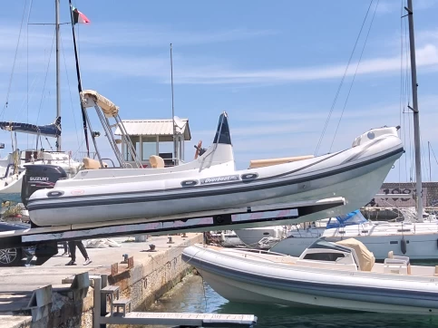 Louer Semi-rigide avec ou sans skipper Lord  à Palerme