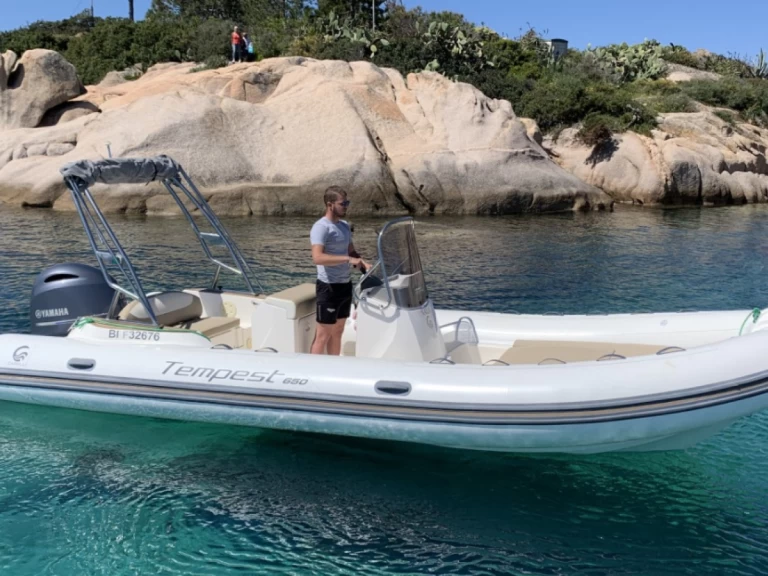 Location Semi-rigide à Les Issambres - Capelli Tempest 650