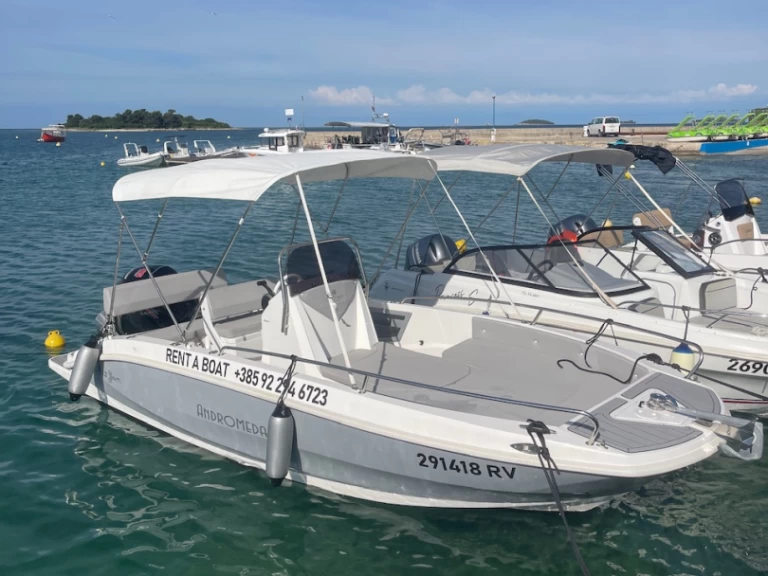 Bateau à moteur à louer à Rovinj au meilleur prix
