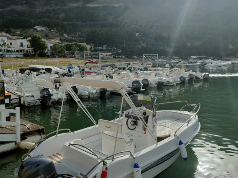 Location Bateau à moteur Ascari avec permis