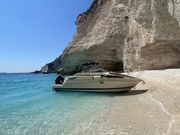 Bateau à moteur à louer à Zakynthos au meilleur prix