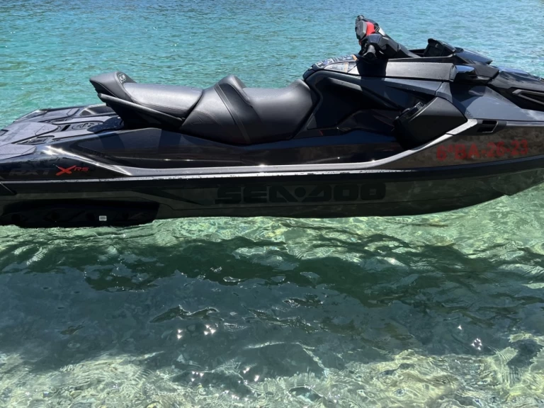 Louer Jet ski avec ou sans skipper Sea-Doo à Santa Eulària des Riu