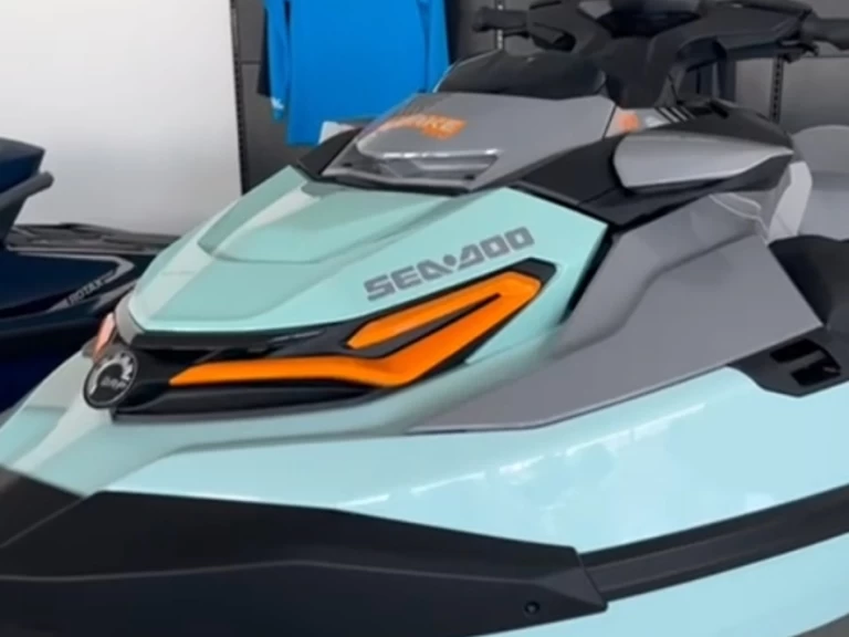 Location à Santa Eulària des Riu - Sea-Doo Wake  sur SamBoat
