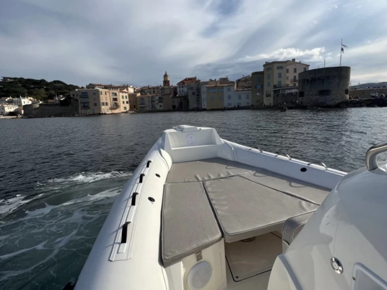 Location Semi-rigide à Cogolin - Nuova Jolly NJ 700 XL