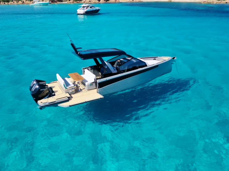 Louer Bateau à moteur avec ou sans skipper Virtue à Cannigione