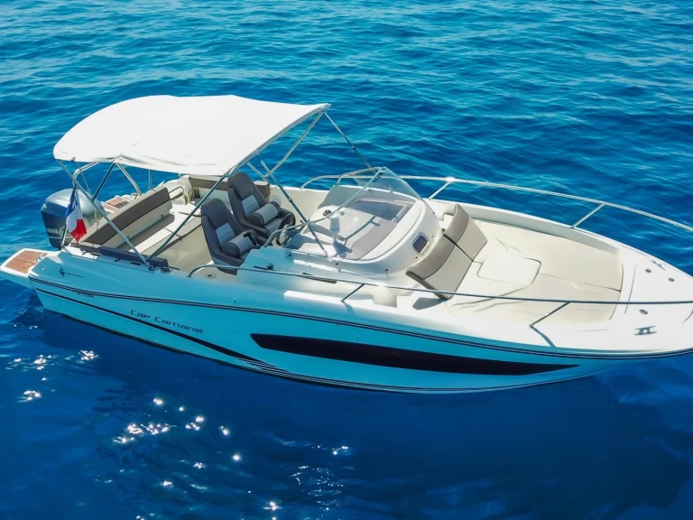 Bateau à moteur à louer à Antibes au meilleur prix
