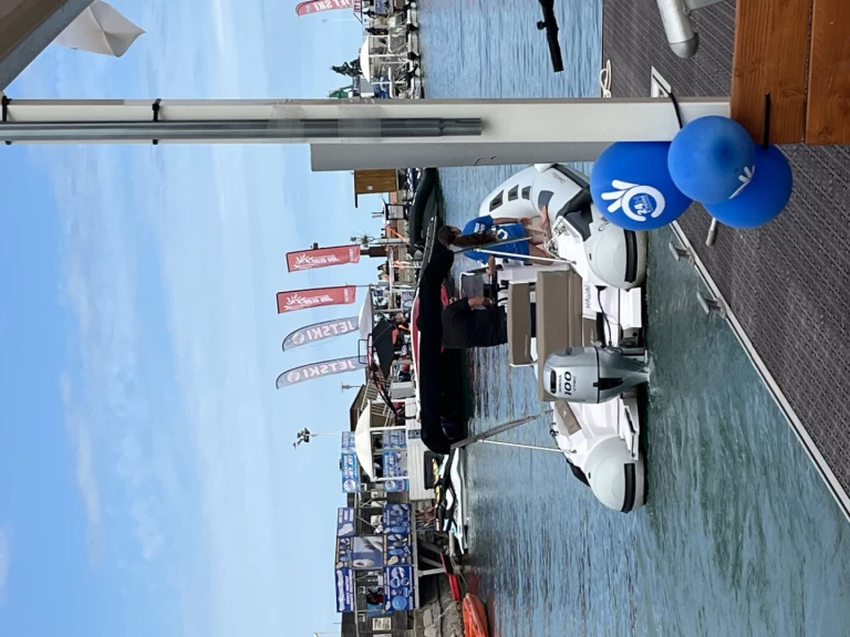 Louez un Ranieri cayman à Marine de Sant'Ambrogio