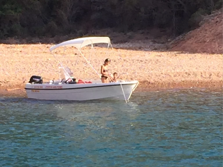 Location Bateau à moteur à Galéria - Terhi 445 C