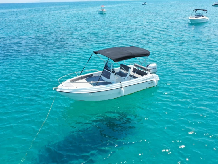 Louer Bateau à moteur avec ou sans skipper Karel à Latchi