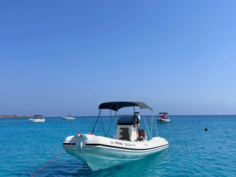 Location Semi-rigide Nuova Jolly avec permis