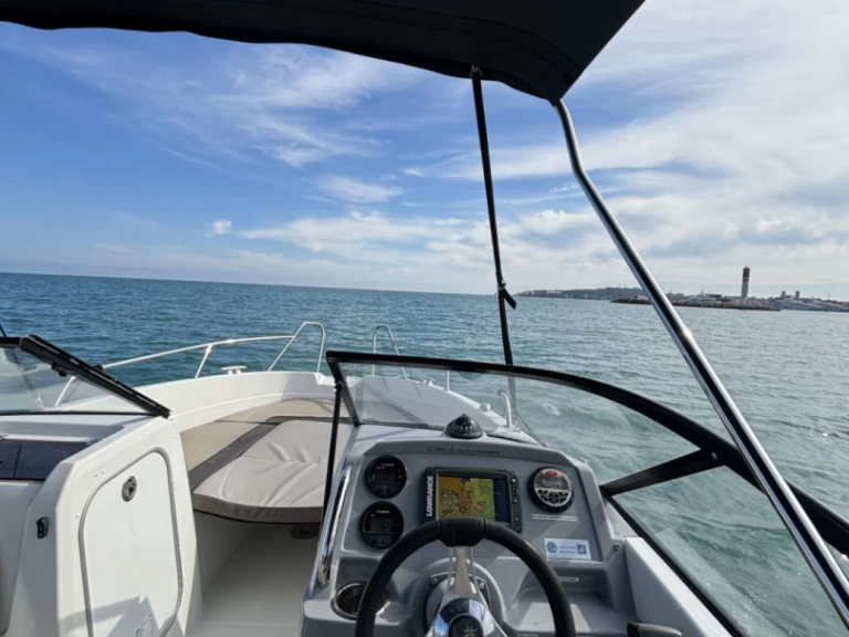 Location bateau Antibes pas cher Cap Camarat 6.5 BR