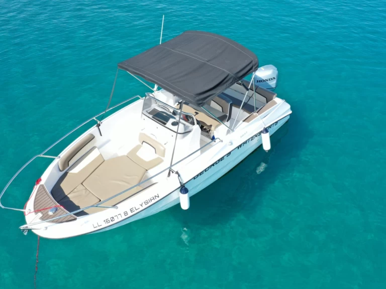 Location Bateau à moteur Karnic avec permis