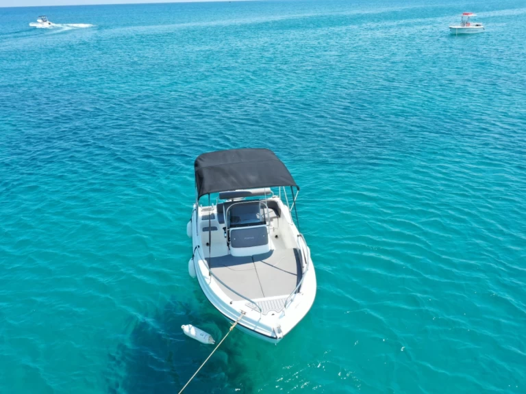 Louez un Karel KAREL PAXOS 170 à Latchi