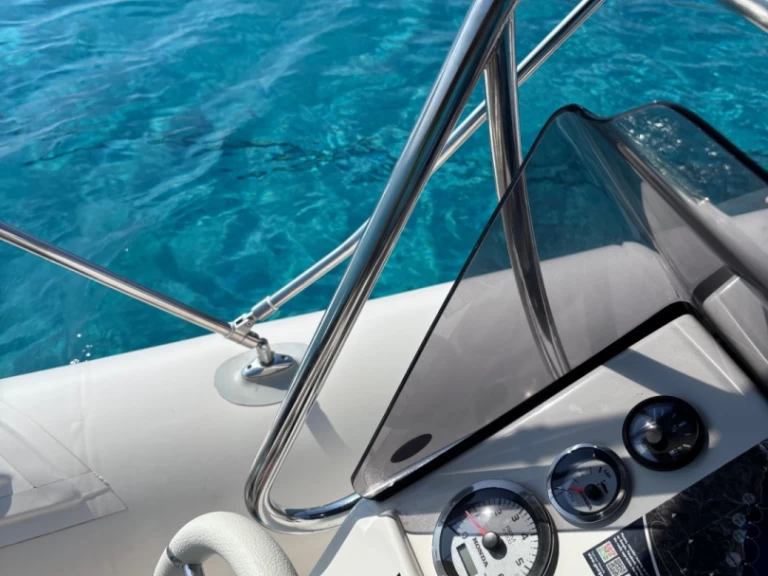 Semi-rigide à louer à Latchi au meilleur prix