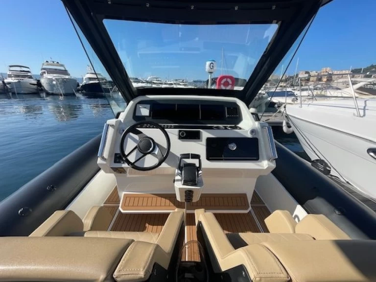 Louer Semi-rigide avec ou sans skipper Northstar à Porticcio