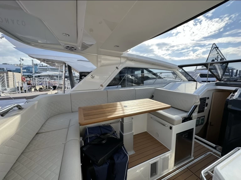 Louer Bateau à moteur avec ou sans skipper Parker à Marine de Sant'Ambrogio