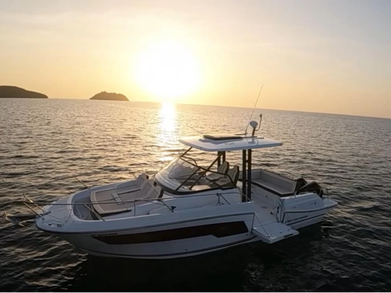 Location Bateau à moteur Jeanneau avec permis