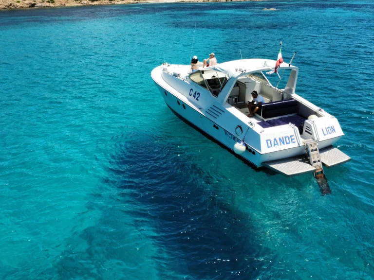 Location bateau Tecnomarine C 42 à Porto Rotondo sur Samboat