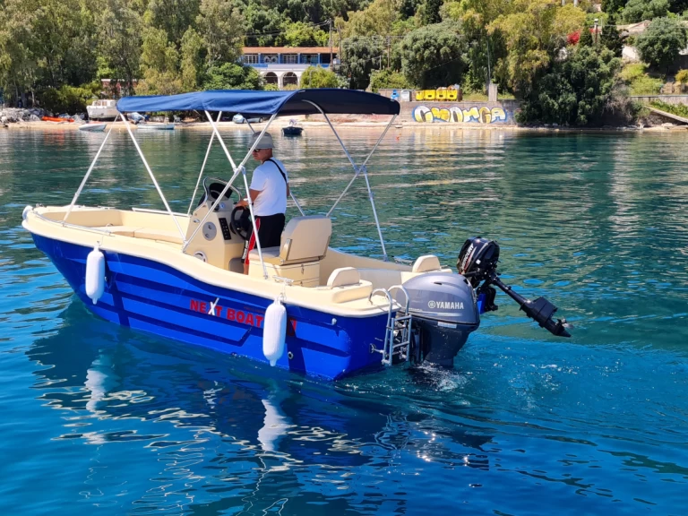Bateau à moteur à louer à Benitses Marina au meilleur prix