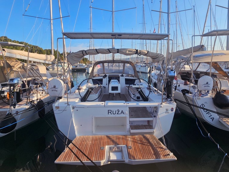 Location à Rogoznica - Dufour Dufour 390 Grand Large sur SamBoat