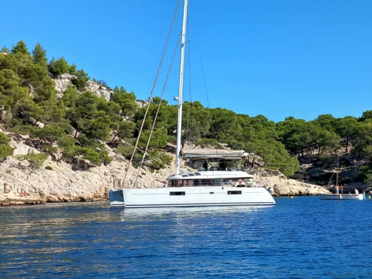 Location bateau Olbia pas cher Lagoon 560