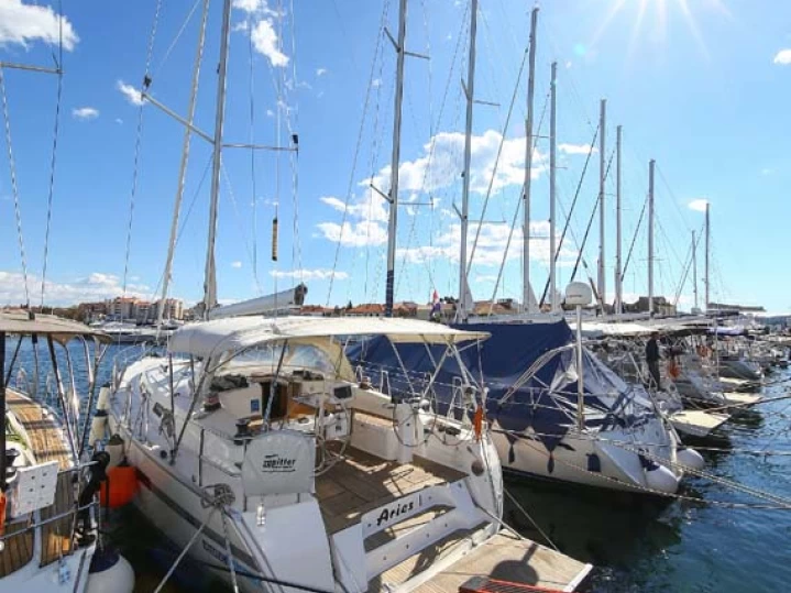 Louez un Bavaria Cruiser 45 à Dème de Vólos