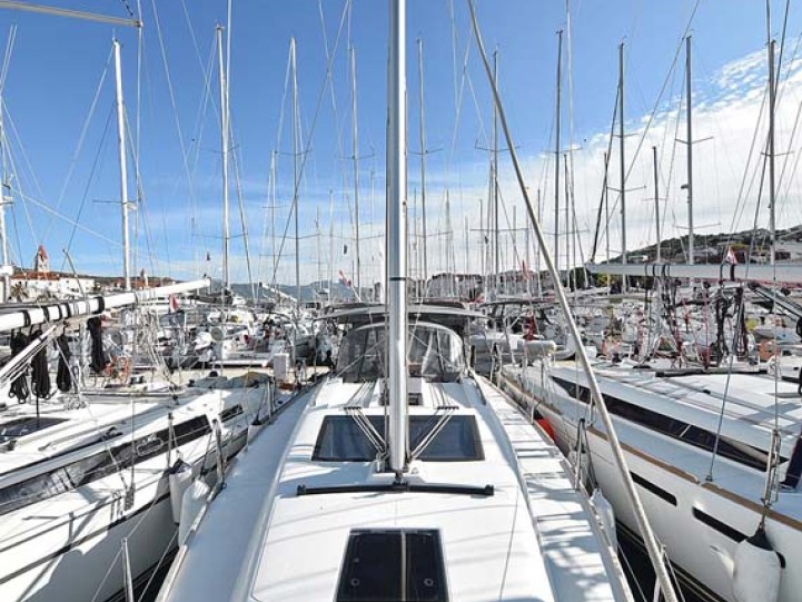 Location bateau Pula pas cher Dufour 382 Grand Large