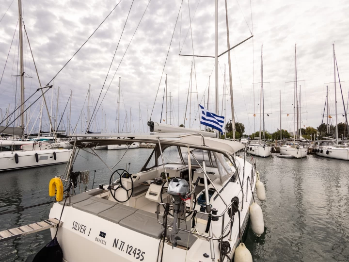 Louez un Bavaria Bavaria C45 à Álimos