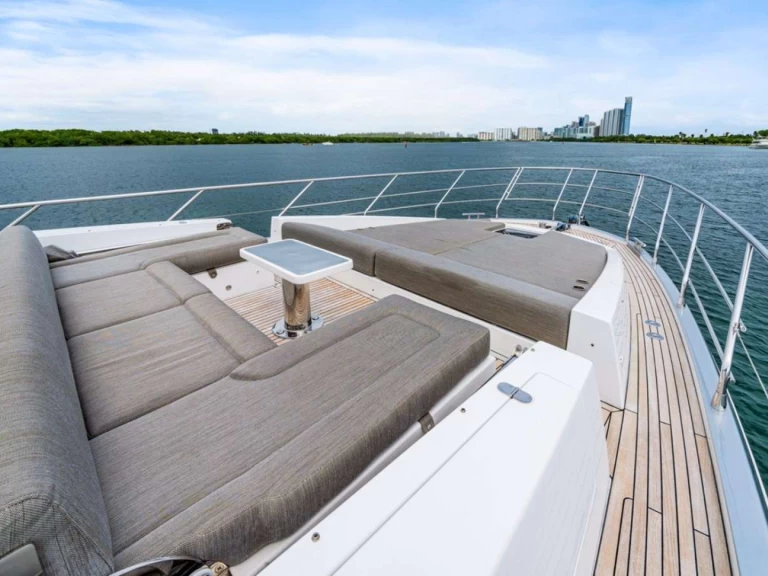 Location Yacht Azimut avec permis