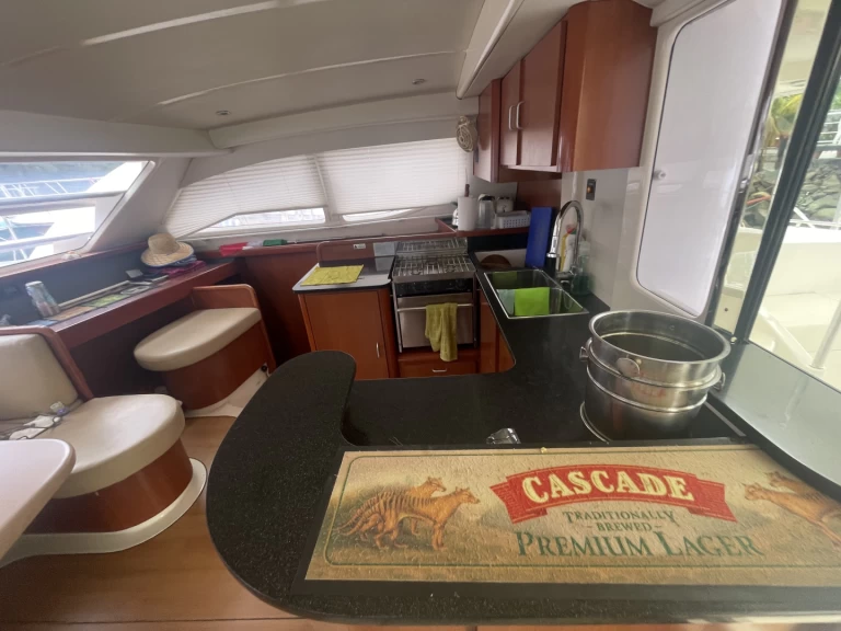 Louer Bateau à moteur avec ou sans skipper Foot print  à Victoria