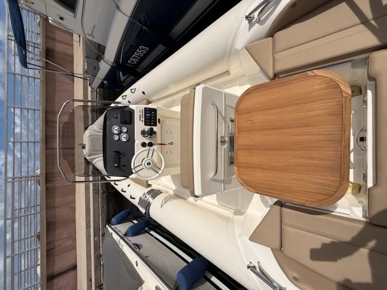 Semi-rigide à louer à Cannes au meilleur prix